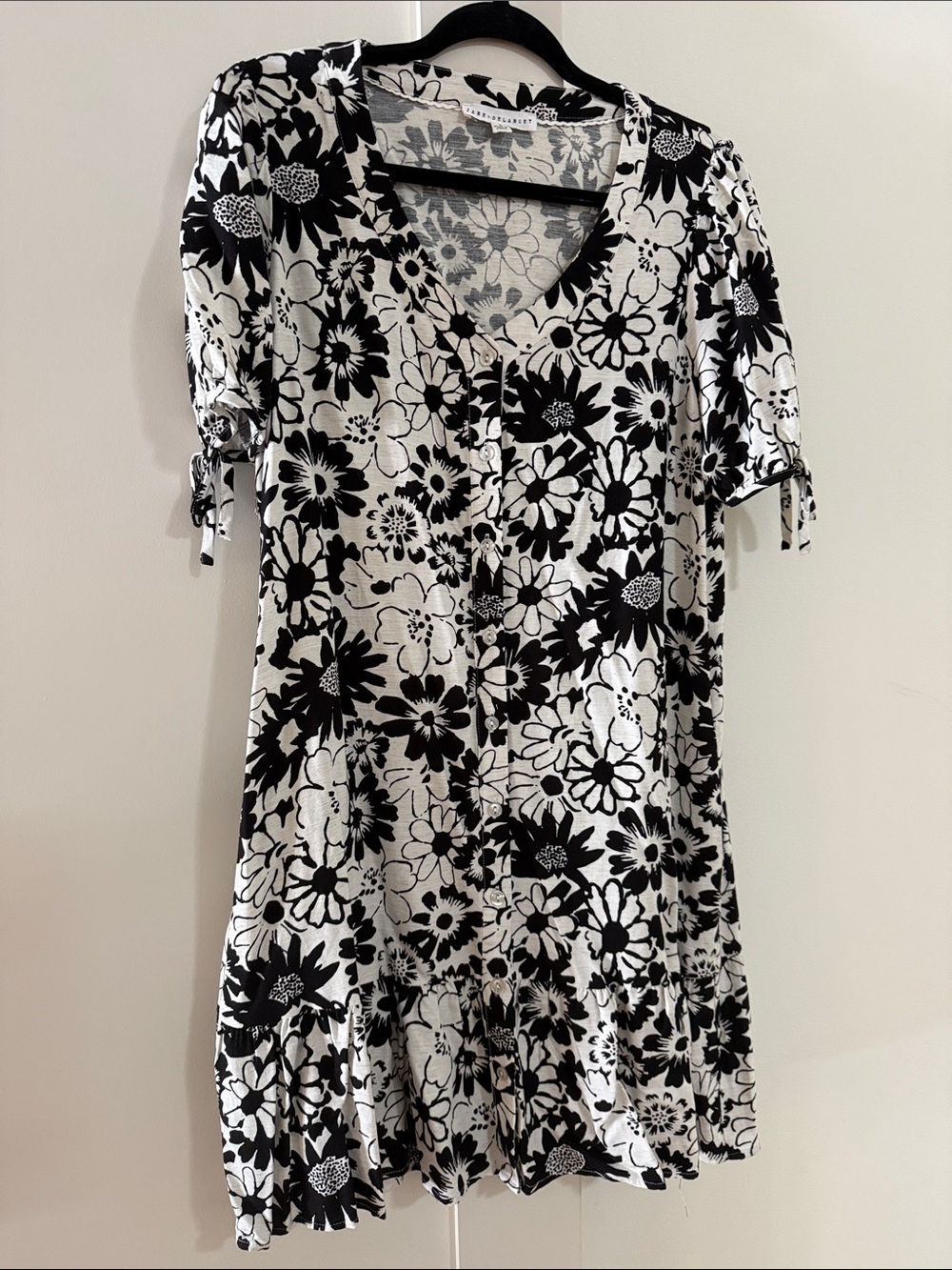 Jane and Delancey Black and White Floral V-Neck Button-Front Midi Dress
